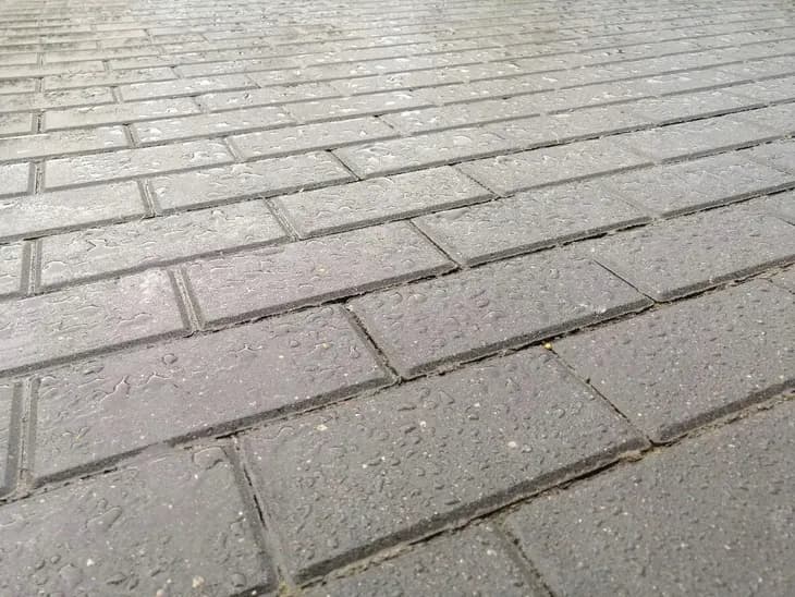 HUMI™ — Efekt Mokrej Kostki i Ochrona Nawierzchni Na Cały Sezon !